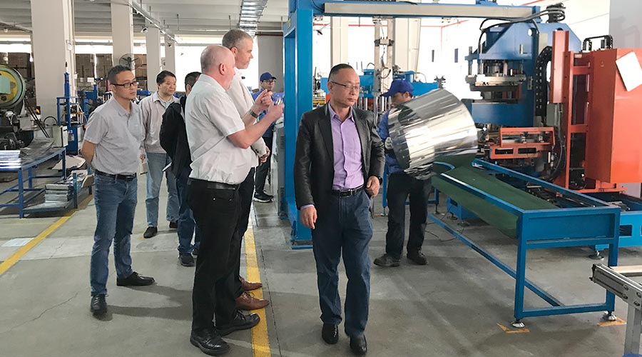 三年疫情后首訪！英國客戶Buyitdirec蒞臨金環(huán)電器視察