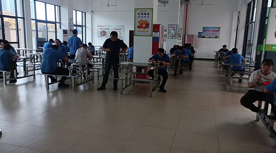 潔凈飯?zhí)檬刈o員工健康，金環(huán)電器夯實生產(chǎn)根基